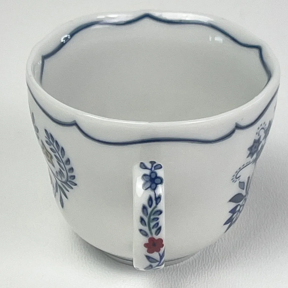 Vintage 1984 Avon European Tradition The Netherlands Demitasse Blue & White Cup